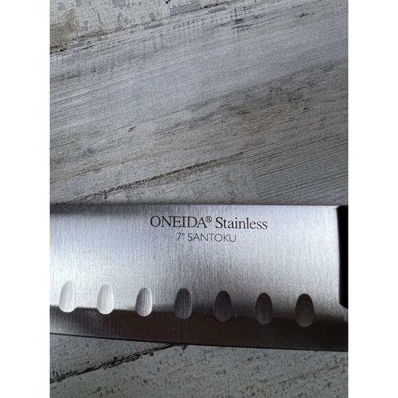 Oneida Classic Collection 7" and 5" and Santoku Knives (2) - Picture 7 of 8